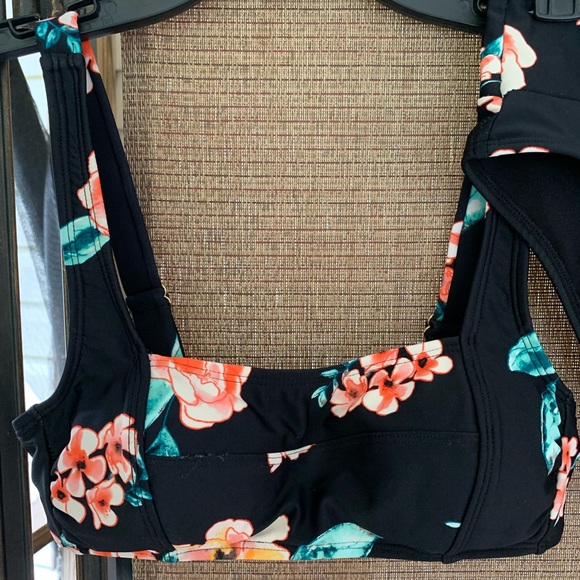 Two piece floral swimsuit - Picture 2 of 5